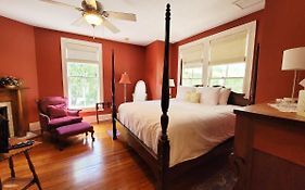 Camellia Rose Inn- Luxury King Room Briar Rose